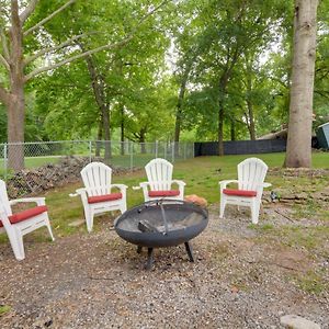 Bright Springfield Home Walk To Nature Center! Exterior photo