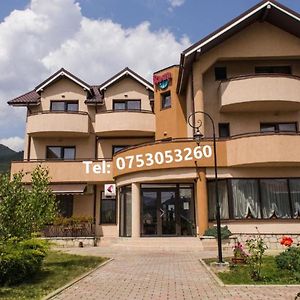 Pensiunea Roua Hotel Piatra Neamţ Exterior photo