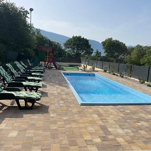 Holiday Home In Susnjevica With Swimming Pool Exterior photo