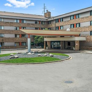 Quality Inn & Suites Mall Of America - Msp Airport Bloomington Exterior photo