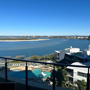 Exclusive Apartment With Ocean Views Caloundra Exterior photo