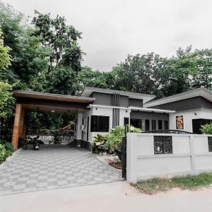 69Ying Yang House 3Br Sawankhalok Vila Exterior photo