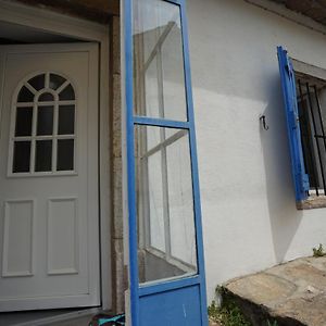 Les Volets Bleus Vila Prémian Exterior photo
