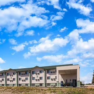 Super 8 By Wyndham Pueblo Hotel Exterior photo