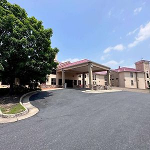 Wingate By Wyndham Waynesboro Hotel Exterior photo