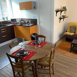 Charmant T2 Central Avec Wifi, A 15 Min Des Thermes, Parking Gratuit, Lave-Linge Et Seche-Linge Communs - Fr-1-541-98 Apartamento La Roche-Posay Exterior photo