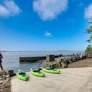 Waterfront Coos Bay Retreat With Boat Ramp, Kayaks! Vila Exterior photo