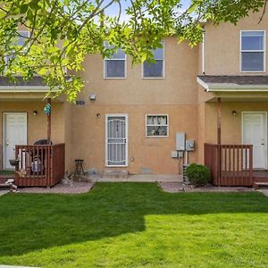 2 Bed 2 And A Half Bath Close To Shopping Restaurants And More Pueblo Exterior photo