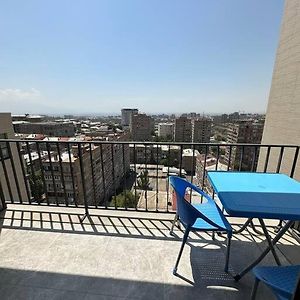 New Modern Apartment In Erevan Exterior photo