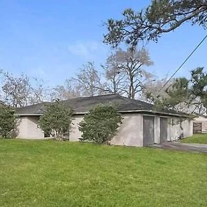 A Nice House In A Nice Neighborhood. Vila Dickinson Exterior photo