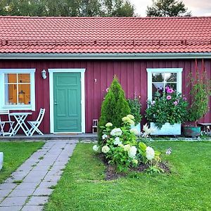 Cabin Located In A Traditionally Swedish Setting! Apartamento Umeå Exterior photo