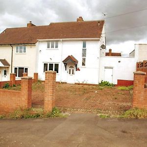 Immaculate 3-Bed House In Dudley Vila Exterior photo