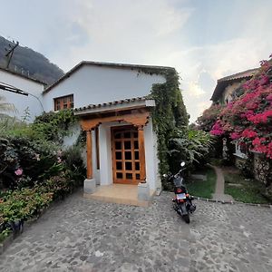 Hostal Casa Buho Acomodação com café da manhã Antigua Exterior photo