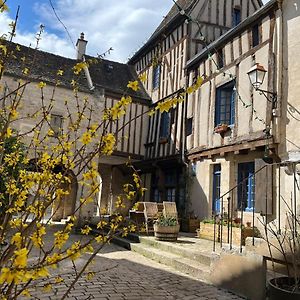 La Maison Des Corporations Acomodação com café da manhã Noyers-sur-Serein Exterior photo