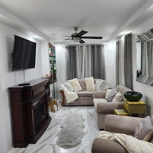 11Onessex1 In The Heart Of Kingston Ja Dn Vacations Apartamento Exterior photo