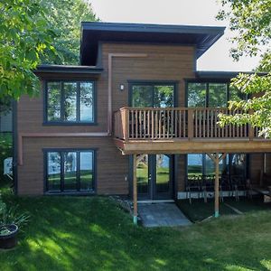 Magnifique Chalet Au Bord Du Lac-Saint-Jean Vila Roberval Exterior photo