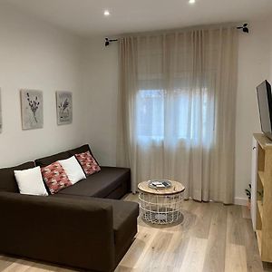 Nice Apartment 2 Bedrooms Well Connected Cornellà de Llobregat Exterior photo