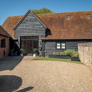 Pass The Keys Bradenham Barn In The Chiltern Hills Vila Exterior photo