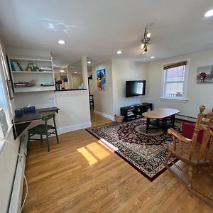 Bright & Spacious 1 Br- King Bed & Private Yard Apartamento Providence Exterior photo