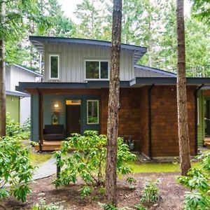 Pacific Forest Beach House Parksville Exterior photo