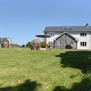 Maen Llwyd Vila Llanyre Exterior photo