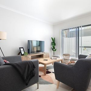 Modern Cozy Apartamento Perth Exterior photo