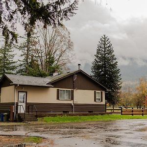 Farm House - L&S Farms Hotel Chilliwack Exterior photo