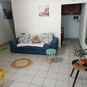 Blue And Yellow, Appartement Au Calme, Avec Piscine, Wifi Saint-Denis Exterior photo