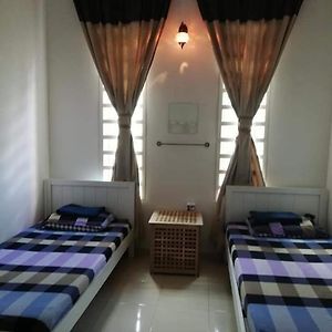 3 Rooms And Hall With Airconditioner In Muar Town Exterior photo
