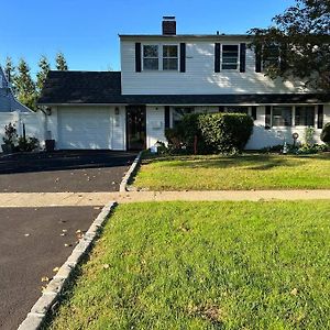 Modern And Spacious 4 B/R + 2 Bath House Vila Westbury Exterior photo