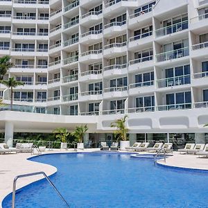 Novotel Sydney Brighton Beach Exterior photo