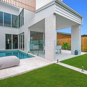 Coastal Chic: A Luxurious Getaway With The Soothing Sounds Of The Ocean Waves Vila Kawana Waters Exterior photo