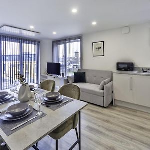 Modern And Bright 2 Bed Apartment In Ashford Ashford  Exterior photo