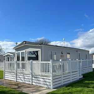 Bertie-By-The-Sea At Hoburne Naish Hotel Highcliffe Exterior photo