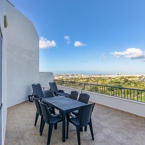 Beautiful Pent With Terrace & Spectacular Views By 360 Estates Apartamento Luqa Exterior photo