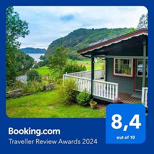 Lyngebu. Nice Family Cabin With Sea View. Vila Lyngdal Exterior photo