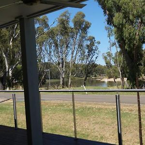 River Front On Hennessy Vila Tocumwal Exterior photo