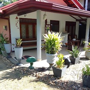 Isindu Holiday Home Unawatuna Exterior photo