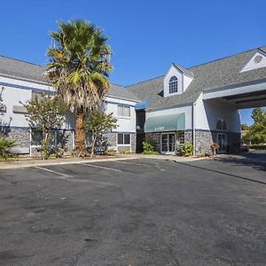 Quality Inn Fresno Yosemite Airport Exterior photo