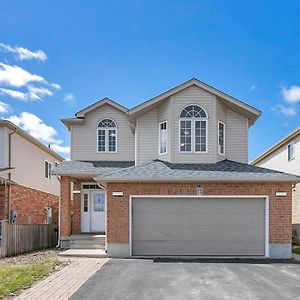 Cozy Luxurious Detached 4 Bedroom House Guelph Exterior photo