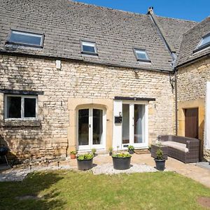 Pass The Keys Converted 17Th Century Barn With Garden Parking Vila Cheltenham Exterior photo