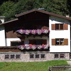 Haus Hubertus Apartamento Sankt Leonhard im Pitztal Exterior photo