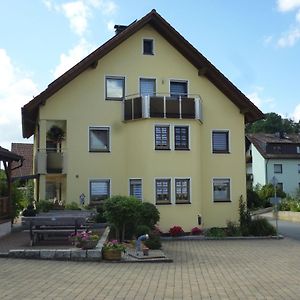 Gaestezimmer Klein Apartamento Heiligenstadt in Oberfranken Exterior photo