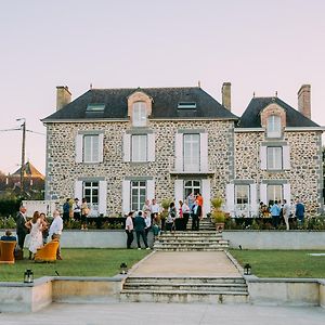 Domaine Les Jardins Darsene Acomodação com café da manhã Tinténiac Exterior photo