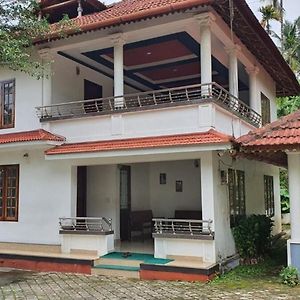 Misty Gate Kerala Hotel Vythiri Exterior photo