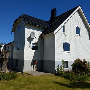 Haus Auf Der Insel Skuloya Vila Ålesund Exterior photo
