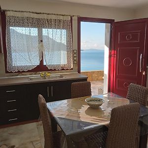 Bazakos' Luxury Sea Front Apartment Fourni Ikarias Exterior photo