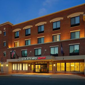 Courtyard Fredericksburg Historic District Hotel Exterior photo