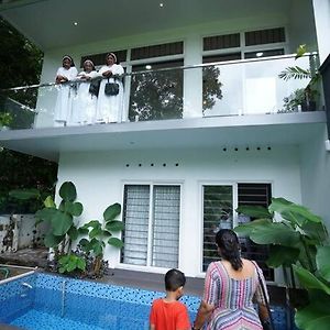 Ultra Modern Glass House With Large Swimming Pool And Garden Kottayam Exterior photo