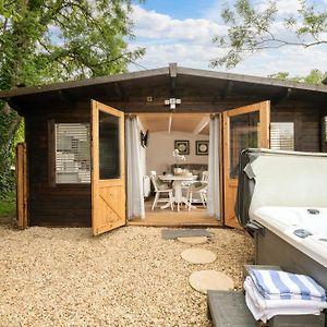 Hazel - Connect To The Nature In The Hot Tub Vila Blandford Forum Exterior photo